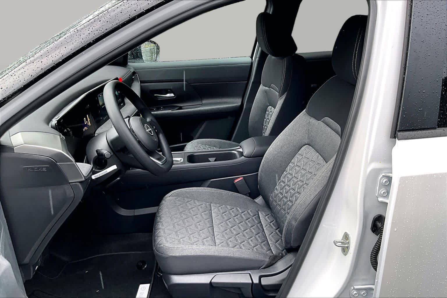 New 2026 Nissan Kicks SV w/ SV Premium Package FWD image 9