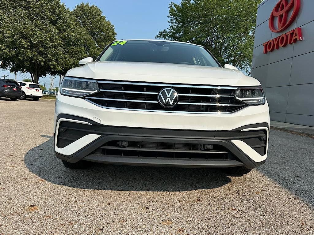 Used 2024 Volkswagen Tiguan SE AWD/4WD image 9