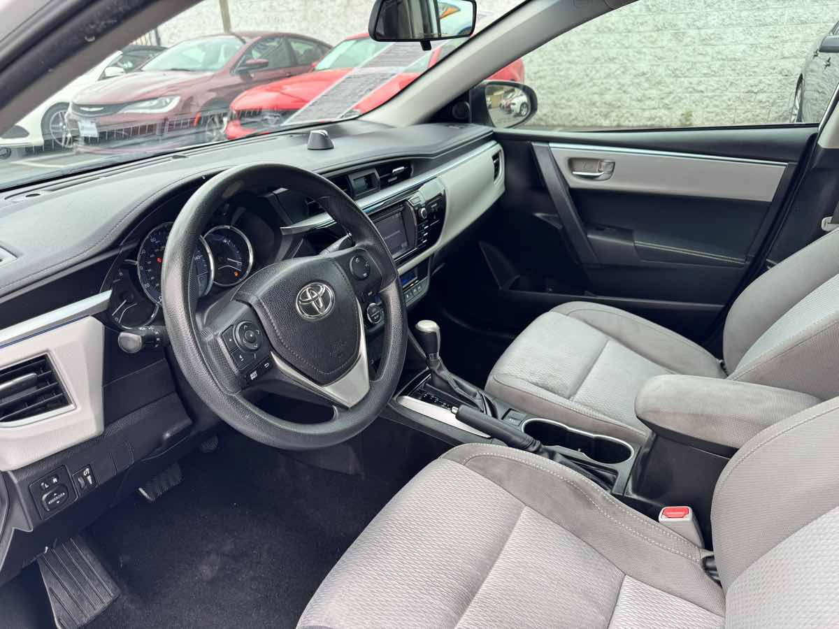 Used 2016 Toyota Corolla LE FWD image 29