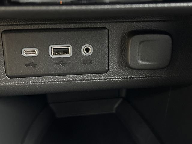 Used 2023 Buick Encore GX Preferred w/ Cold Weather Comfort Package image 19