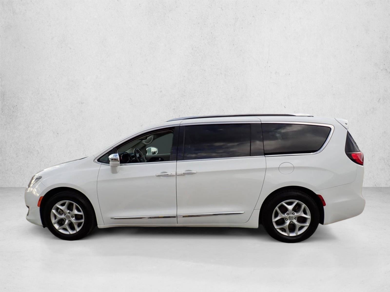 Used 2020 Chrysler Pacifica Limited FWD image 2