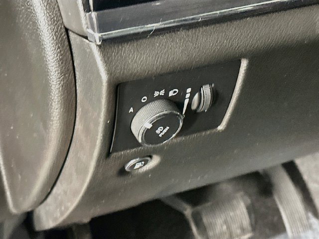 Used 2019 Jeep Grand Cherokee Overland AWD/4WD image 24