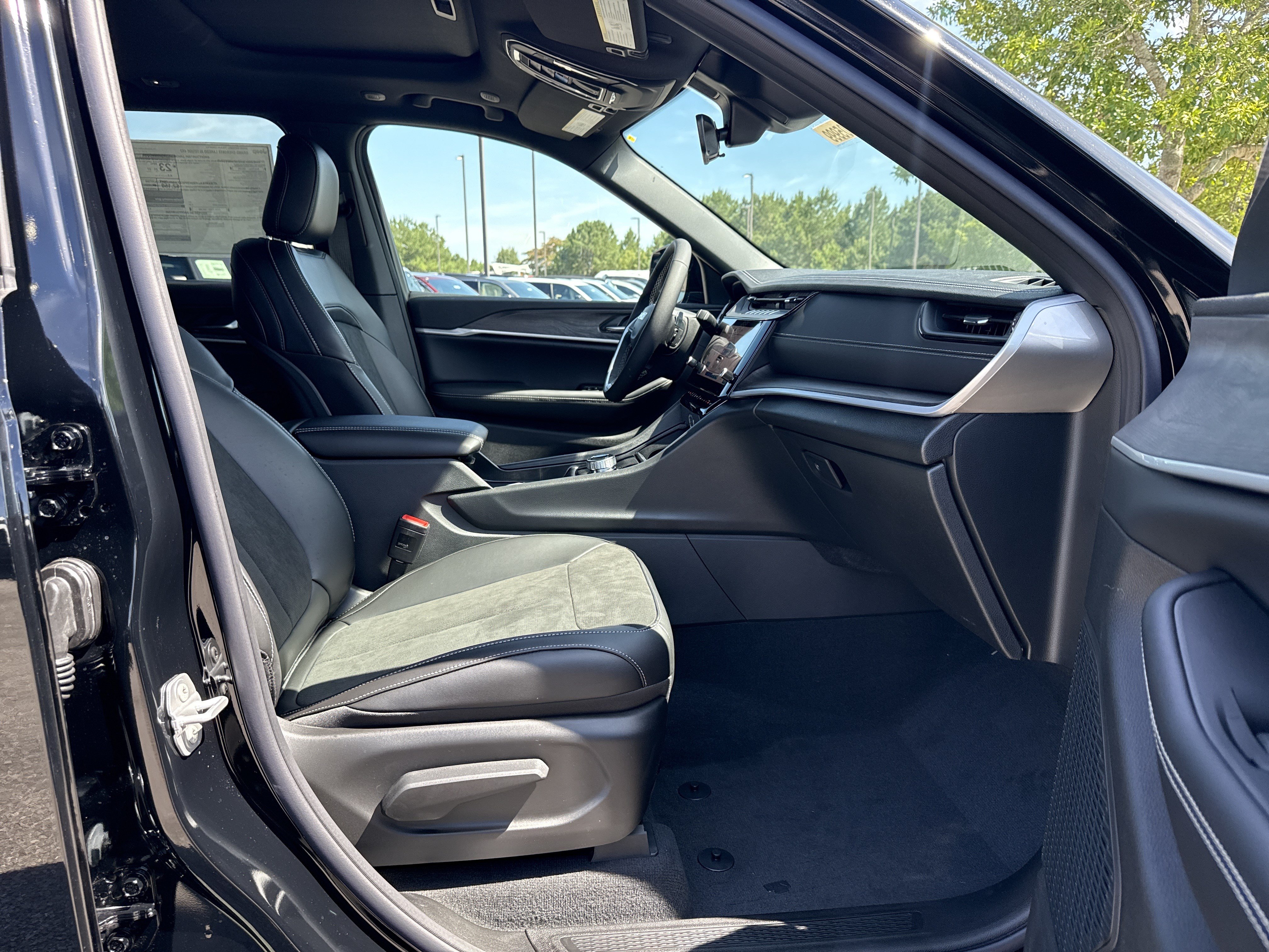 New 2026 Jeep Grand Cherokee Altitude RWD image 14