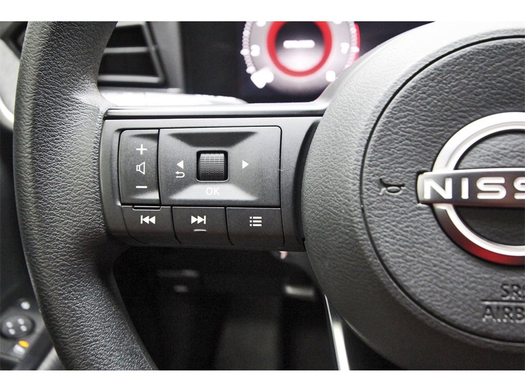 Used 2025 Nissan Kicks SV image 13