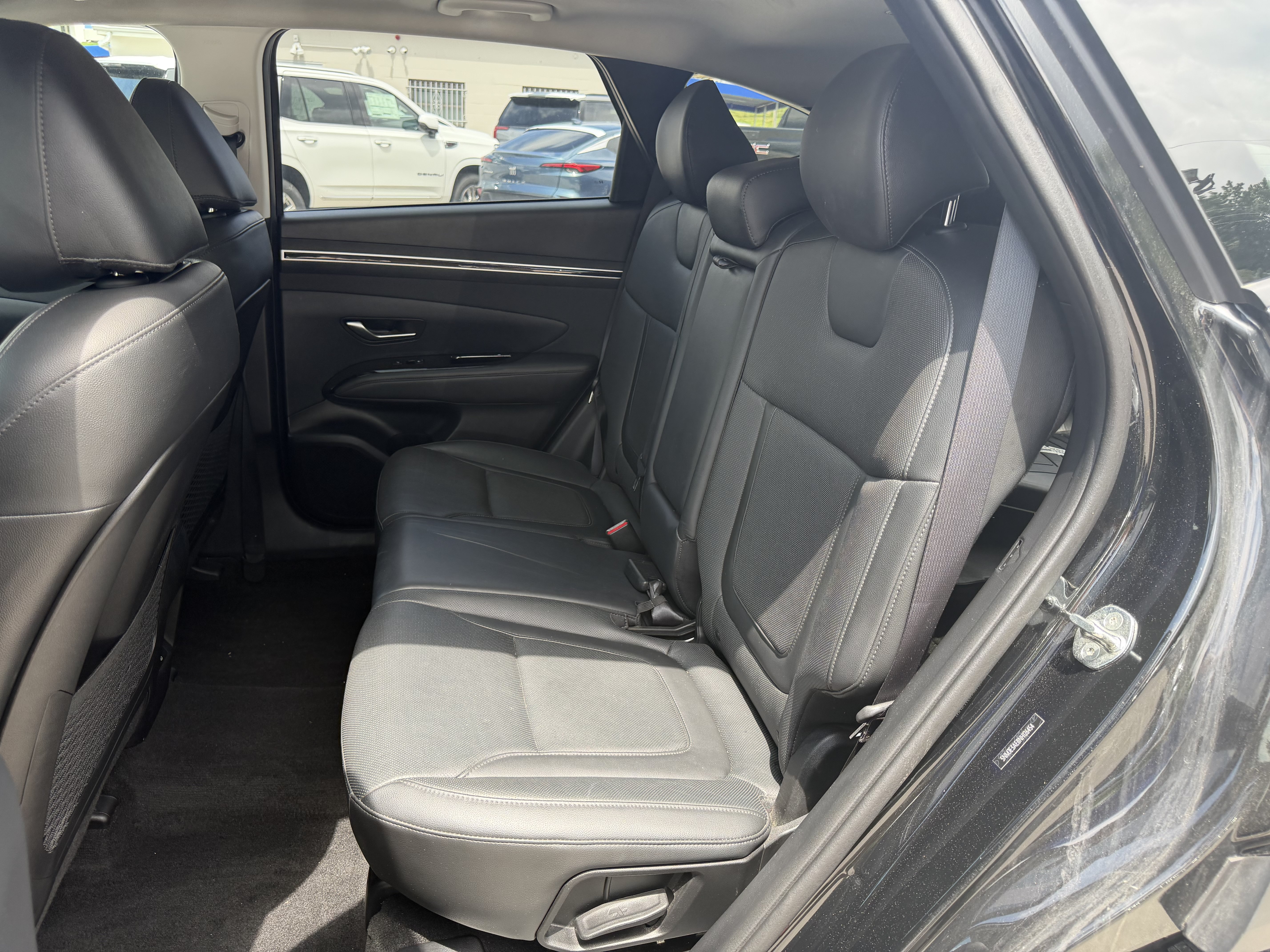 Used 2022 Hyundai Tucson Limited w/ Cargo Package FWD image 12