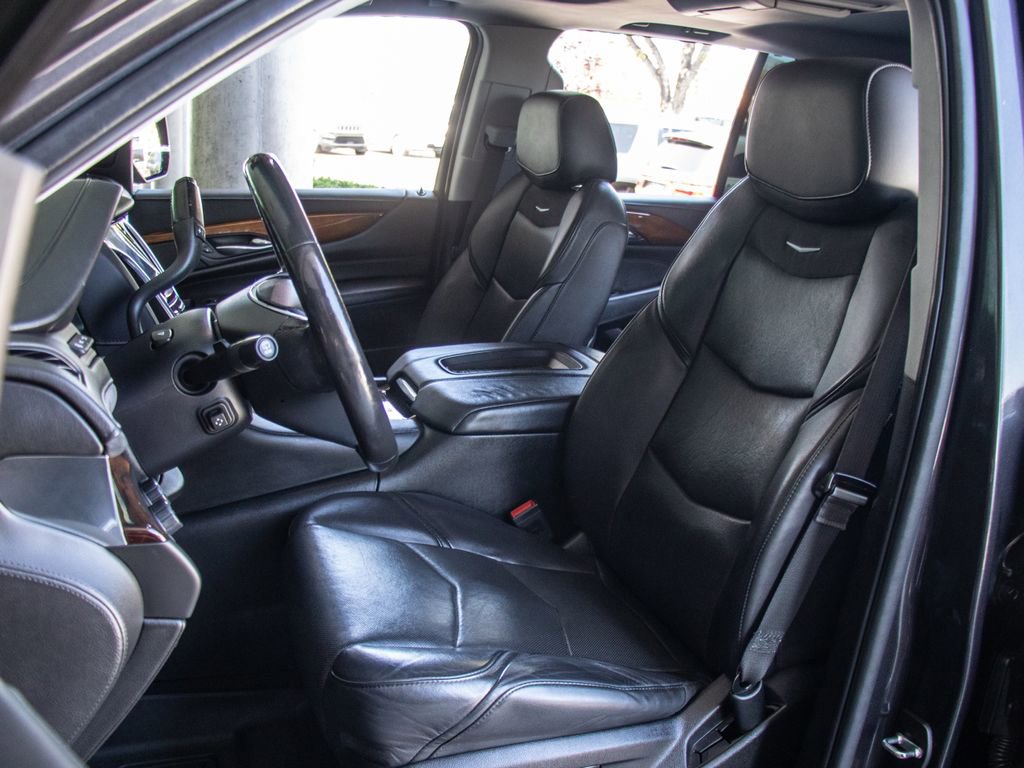 Used 2017 Cadillac Escalade ESV Premium Luxury AWD/4WD image 10