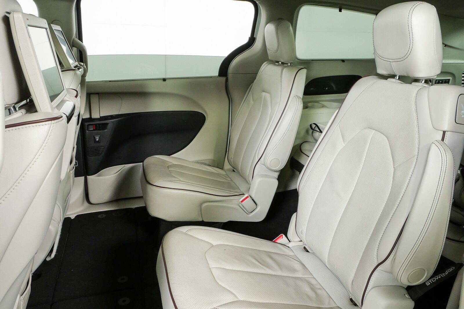 Used 2017 Chrysler Pacifica Limited FWD image 18