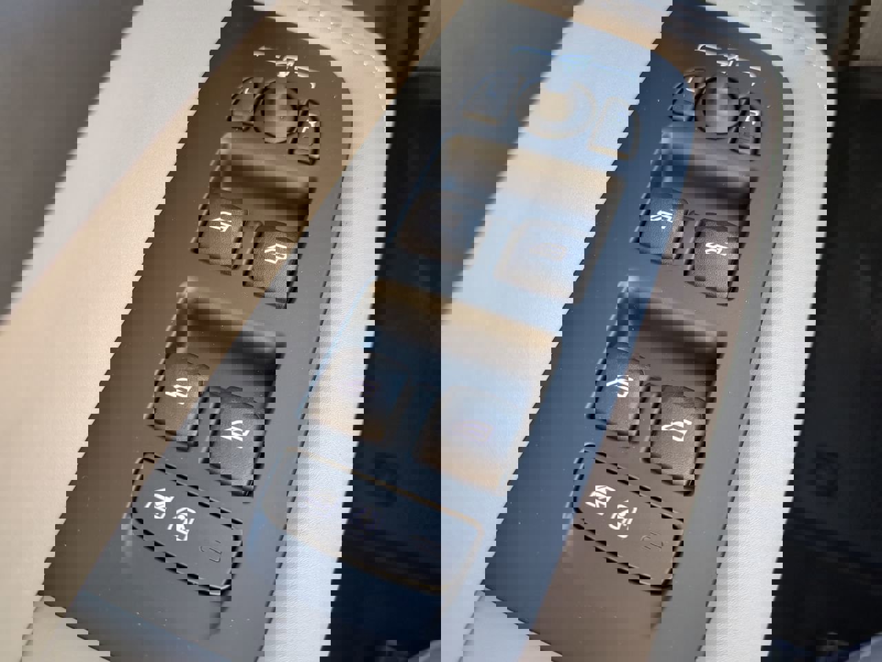 New 2026 Volvo XC60 B5 Plus w/ Protection Package Premier image 23