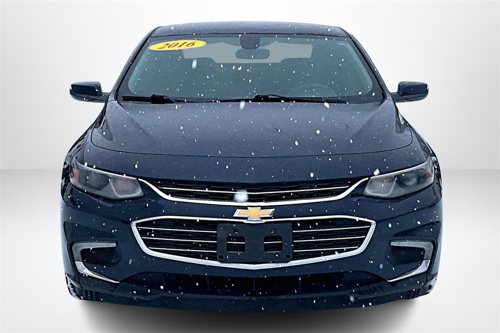 Used 2016 Chevrolet Malibu LT image 2