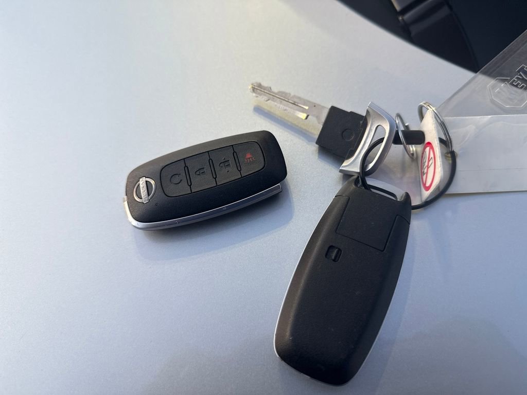 Used 2023 Nissan Rogue SV FWD image 35