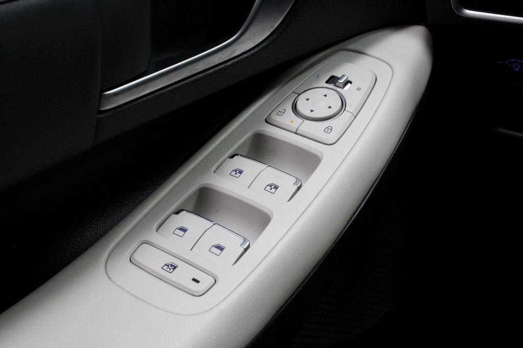 Used 2025 Hyundai Sonata SEL FWD image 26