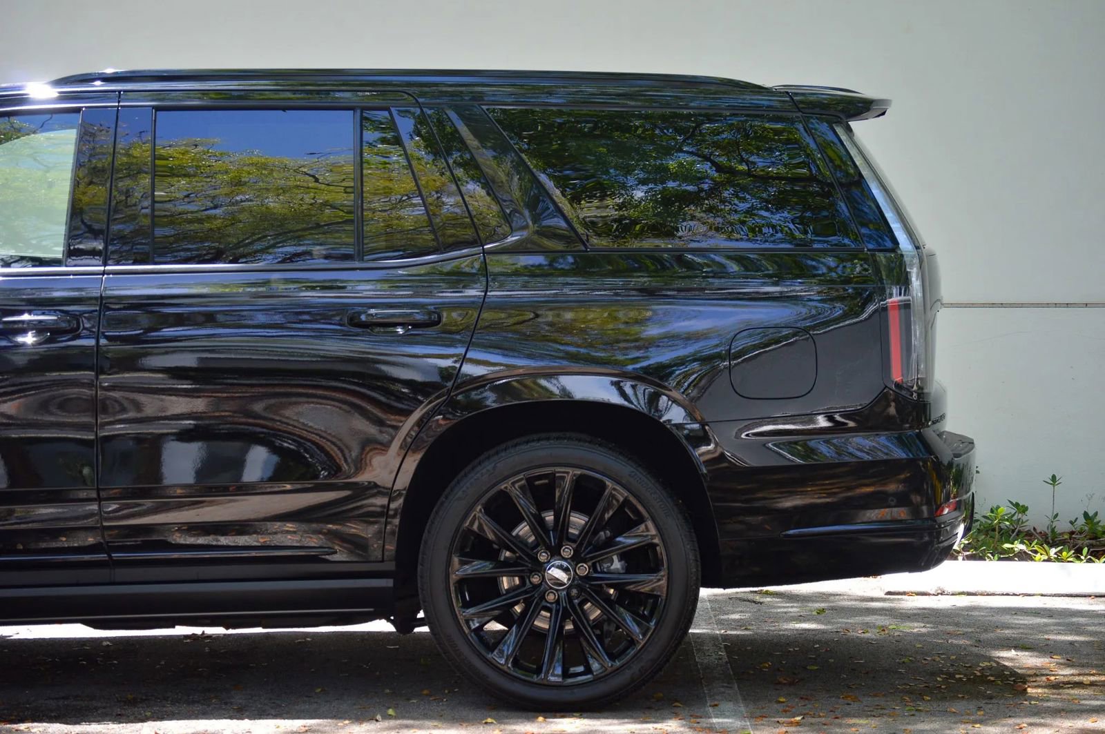 Used 2026 Cadillac Escalade Platinum Sport w/ LPO, ONYX Package AWD/4WD image 8