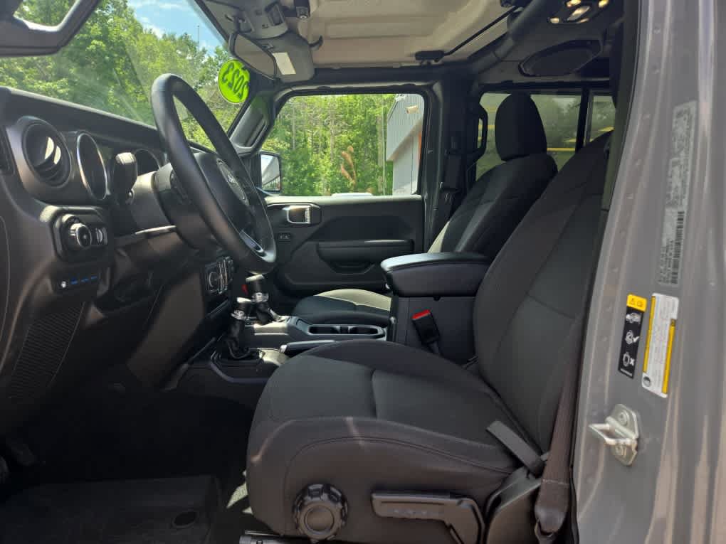 Used 2023 Jeep Wrangler Unlimited w/ Cold Weather Group AWD/4WD image 18