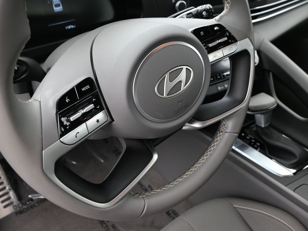 Certified 2025 Hyundai Elantra Sport image 22