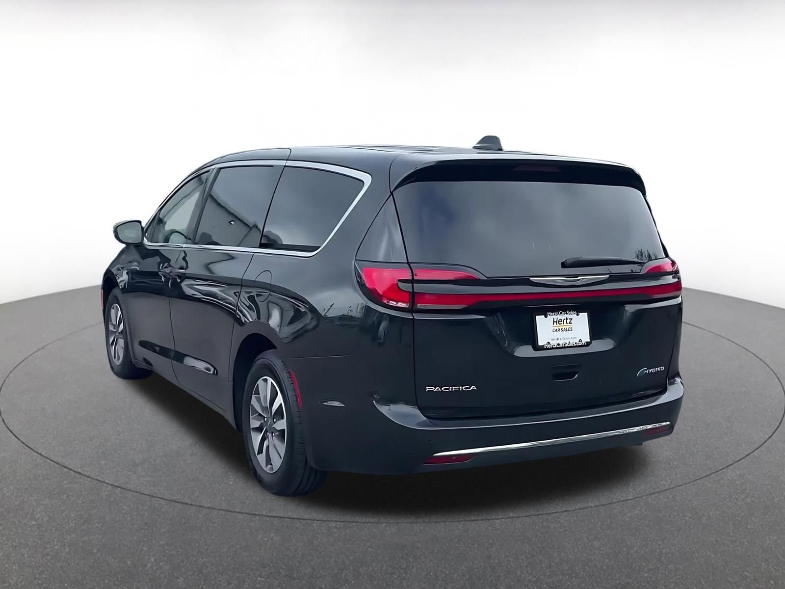 Used 2023 Chrysler Pacifica Touring-L image 10