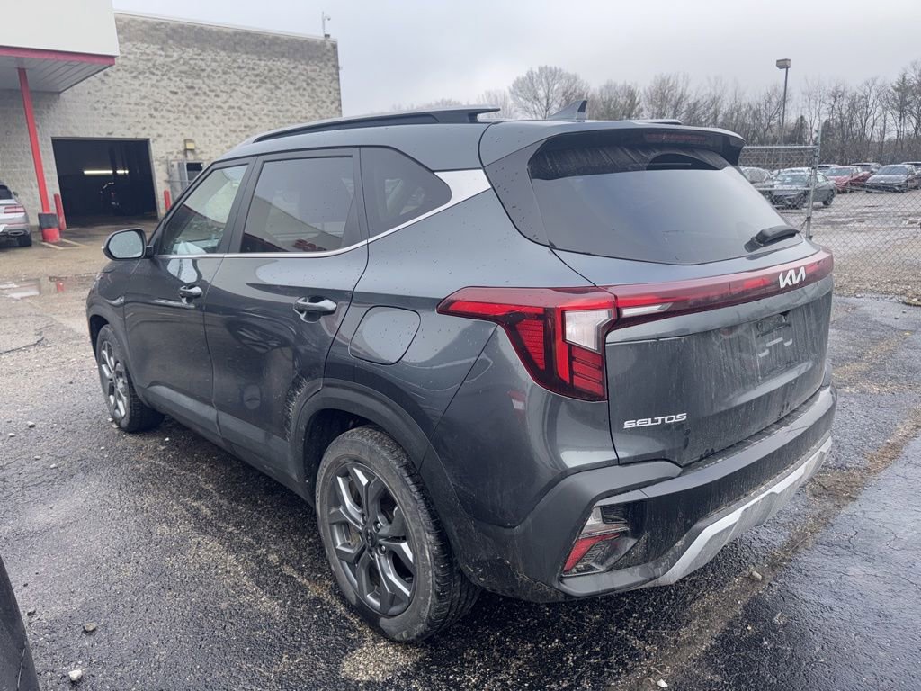 Used 2024 Kia Seltos S image 2