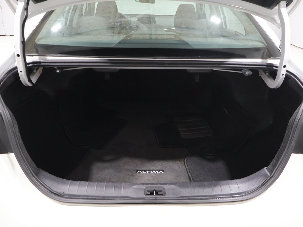 Used 2025 Nissan Altima 2.5 SV FWD image 4