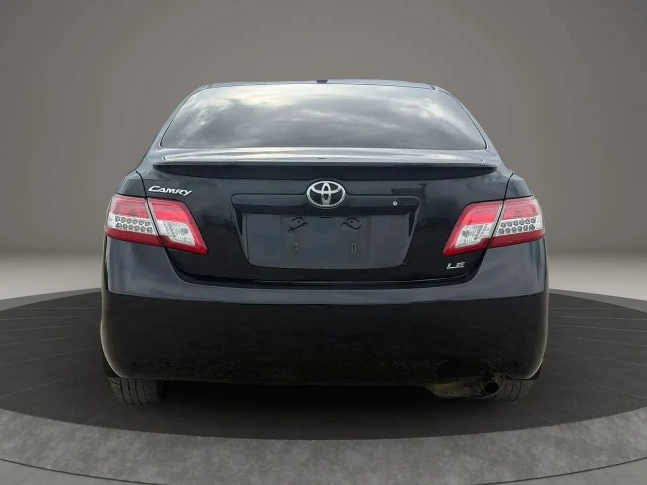 Used 2010 Toyota Camry LE image 6