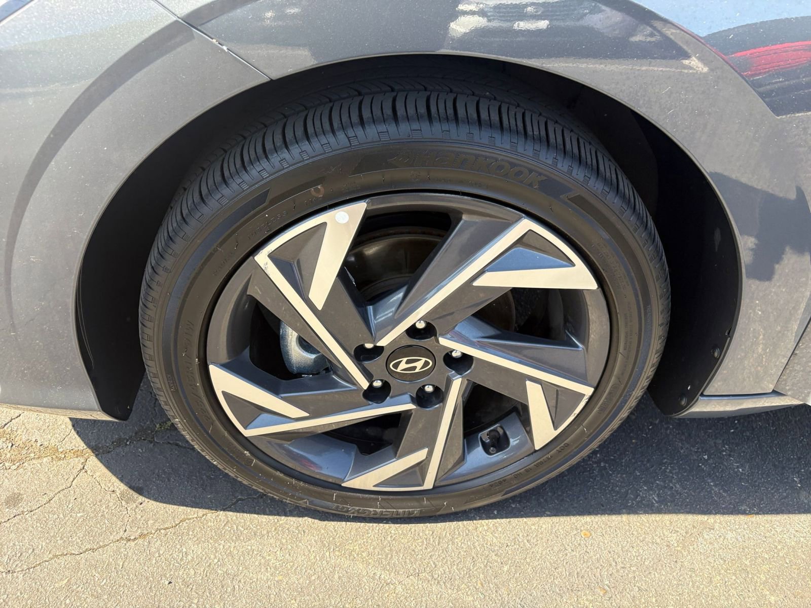 Used 2025 Hyundai Elantra SEL FWD image 31