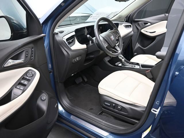 Certified 2024 Buick Encore GX Avenir w/ Avenir Technology Package AWD/4WD image 9