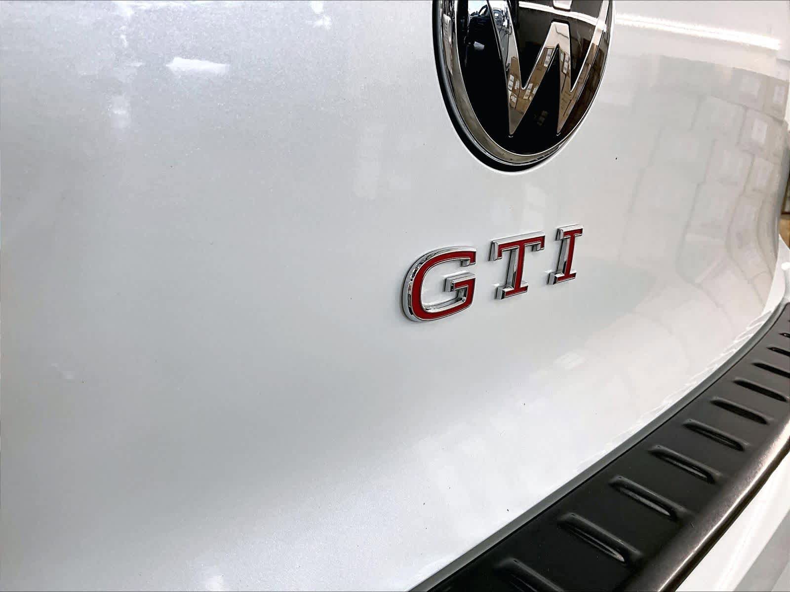 Used 2024 Volkswagen GTI SE FWD image 10