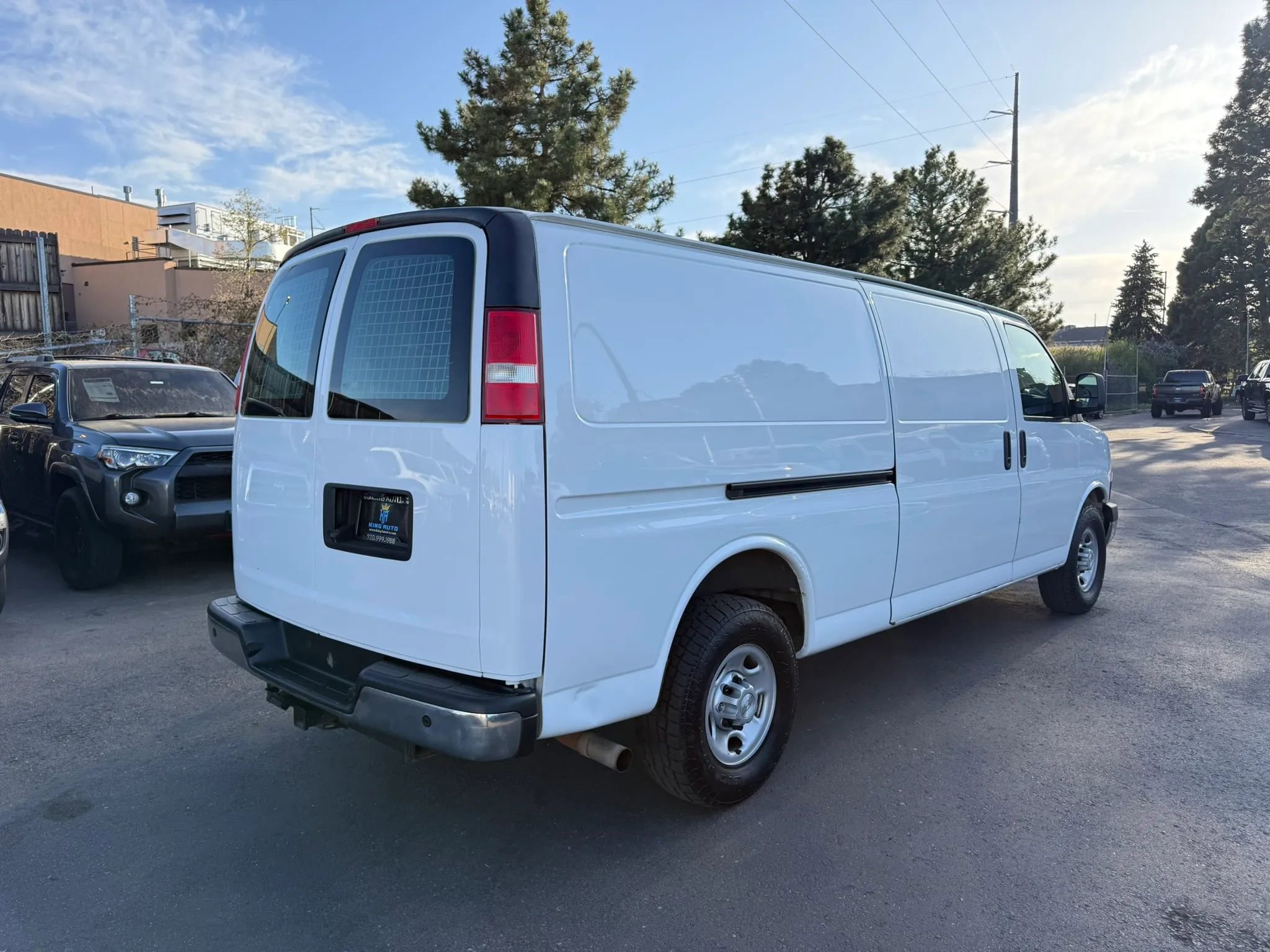 Used 2018 Chevrolet Express 3500 Extended w/ Driver Convenience Package RWD image 4