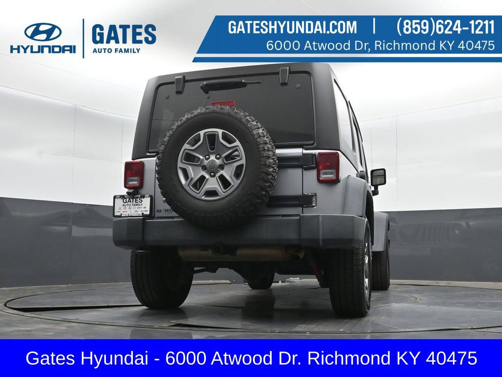 Used 2015 Jeep Wrangler Unlimited Rubicon w/ Max Tow Package AWD/4WD image 27