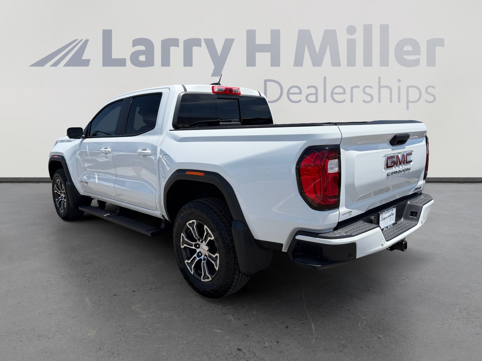 Used 2024 GMC Canyon AT4 w/ Technology Package AWD/4WD image 3