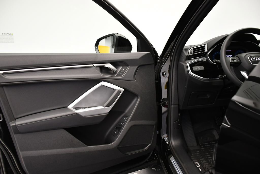 Used 2025 Audi Q3 2.0T Premium w/ Convenience Package AWD/4WD image 33