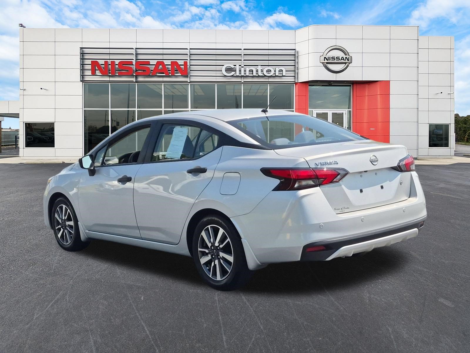 Used 2023 Nissan Versa S w/ S Plus Package FWD image 5