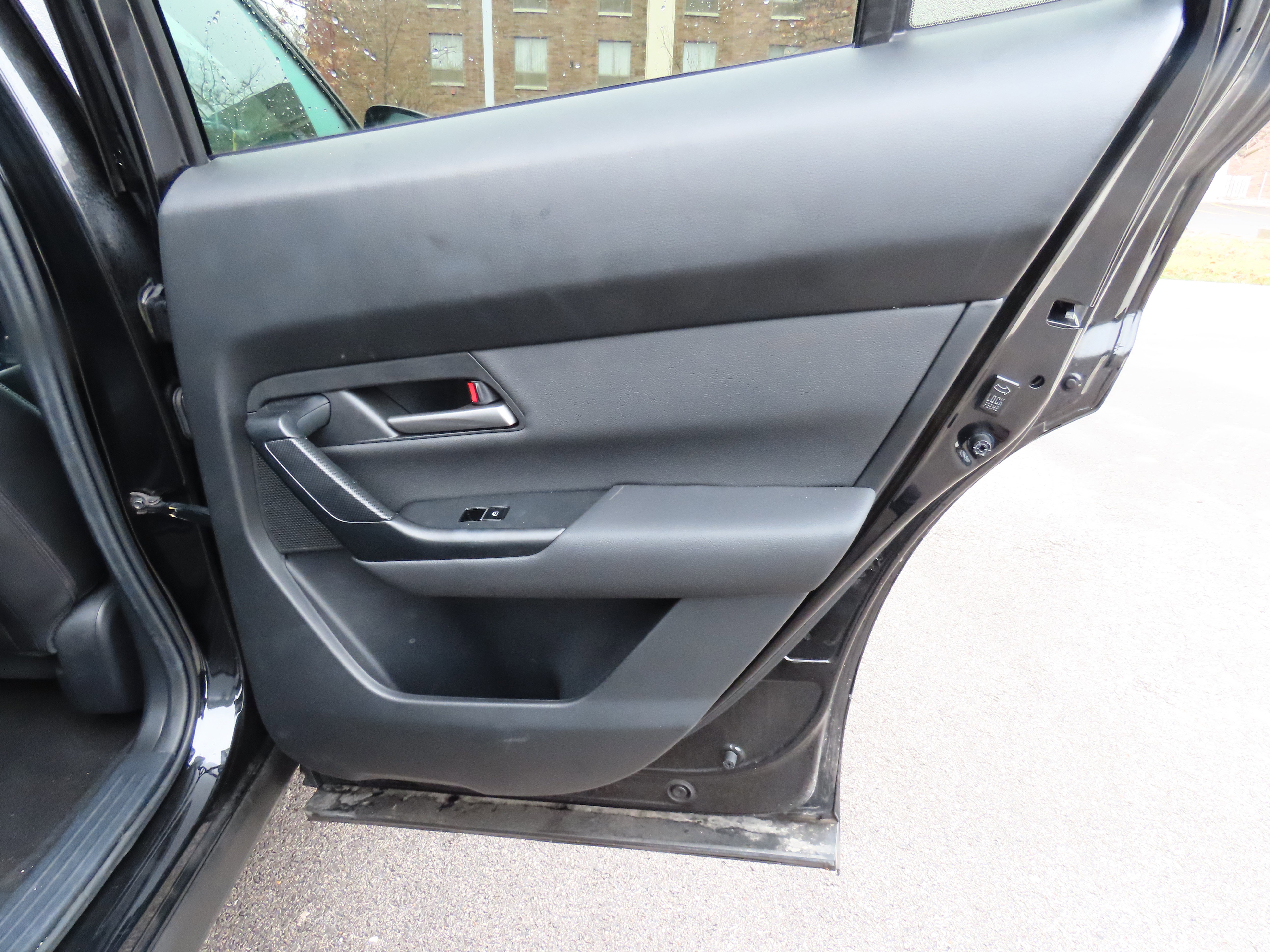 Used 2025 MAZDA CX-50 AWD 2.5 Hybrid w/ Premium Pkg image 13