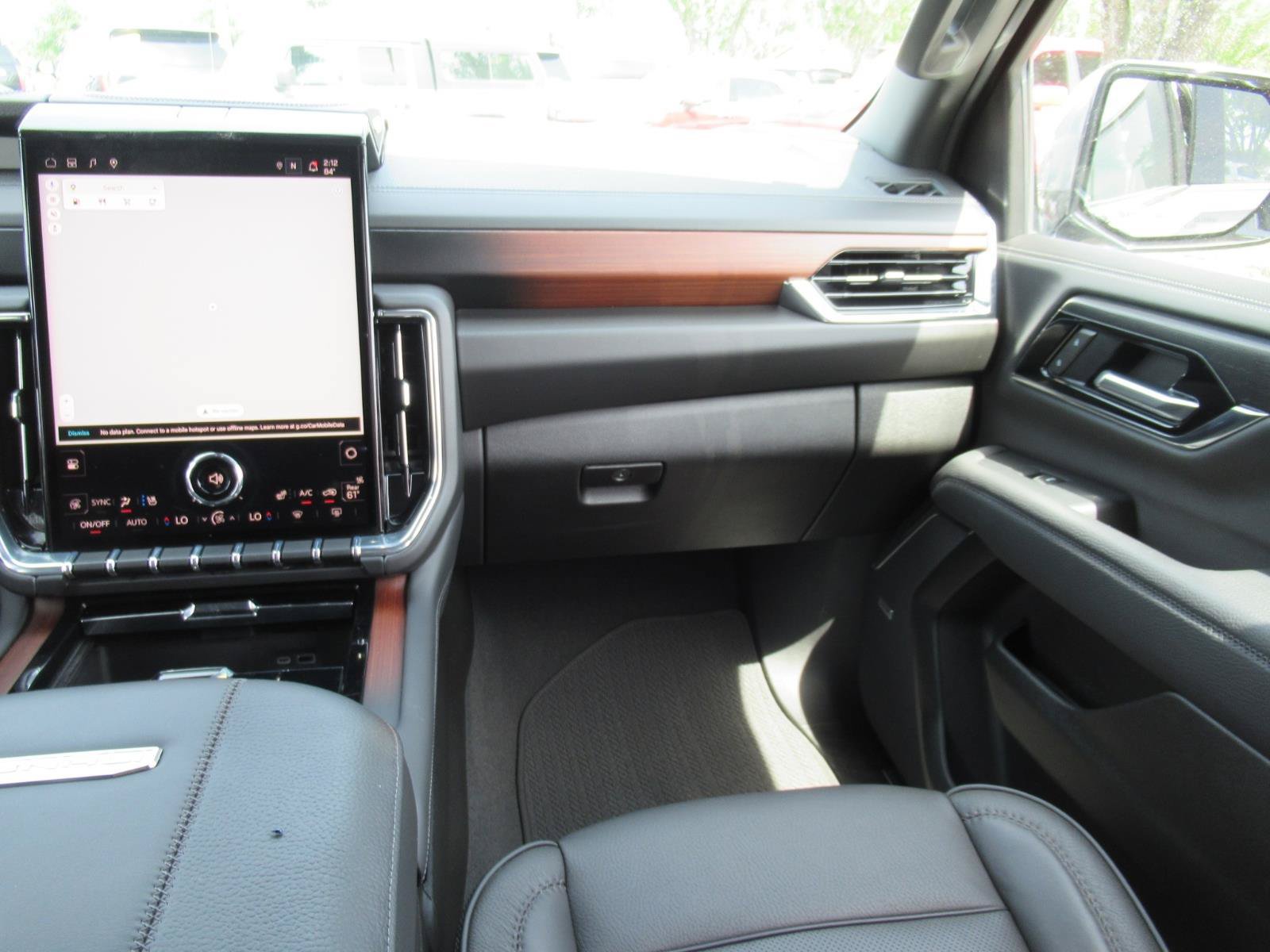 Used 2025 GMC Yukon Denali AWD/4WD image 14