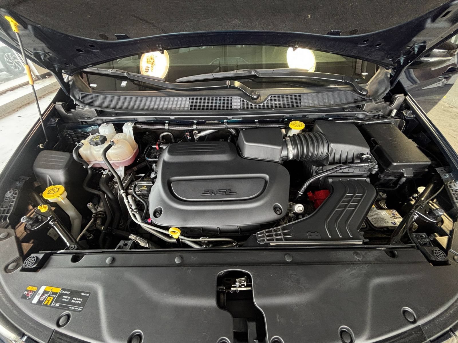 Used 2025 Chrysler Pacifica Limited FWD image 36