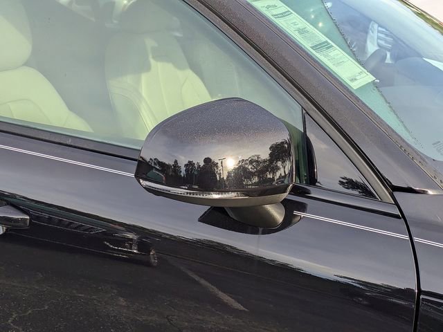 Used 2023 Volvo XC40 B5 Plus w/ Protection Package Premier image 11