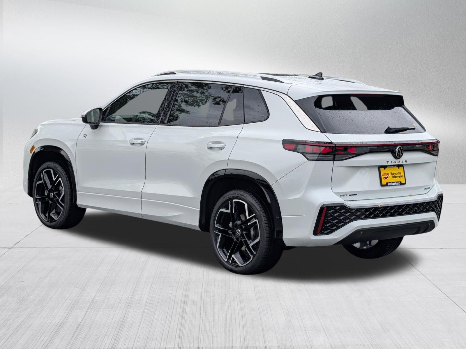 New 2026 Volkswagen Tiguan SEL R-Line AWD/4WD image 3