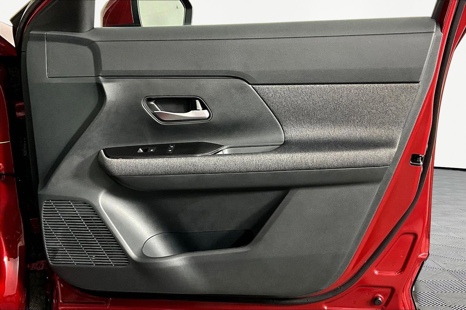 Certified 2025 Nissan Kicks SV w/ SV Premium Package image 29