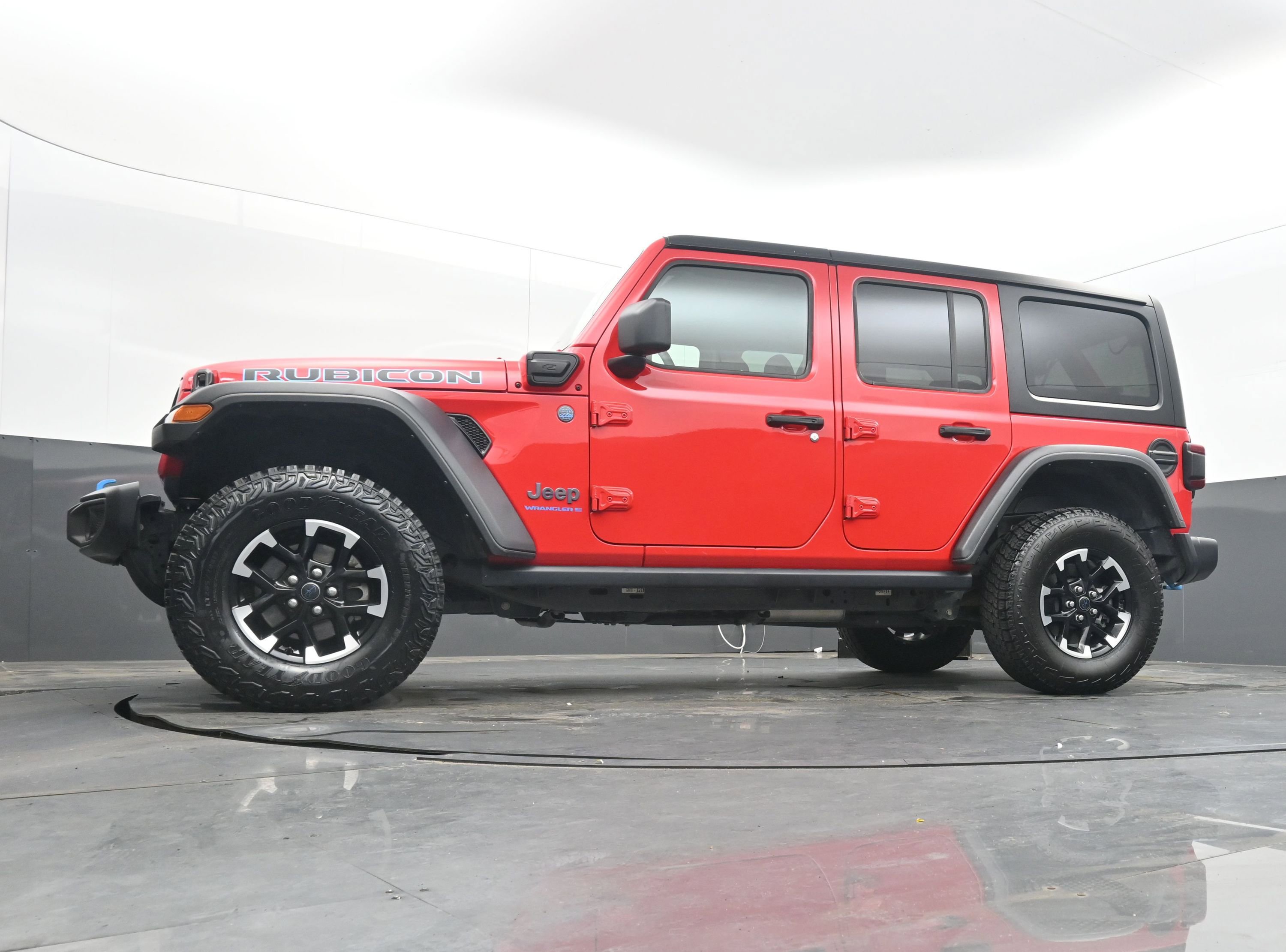 Used 2024 Jeep Wrangler Unlimited Rubicon 4xe image 28