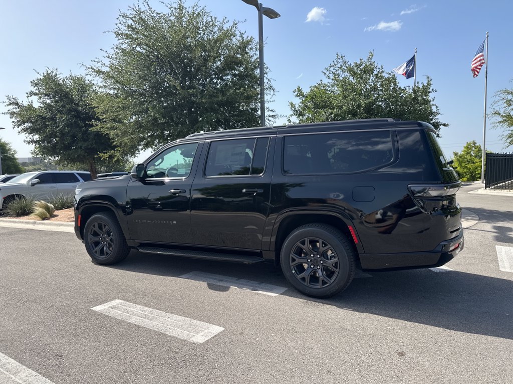 New 2026 Jeep Grand Wagoneer L Limited w/ Convenience Group I AWD/4WD image 6