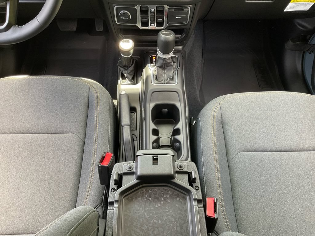New 2025 Jeep Gladiator Sport AWD/4WD image 11
