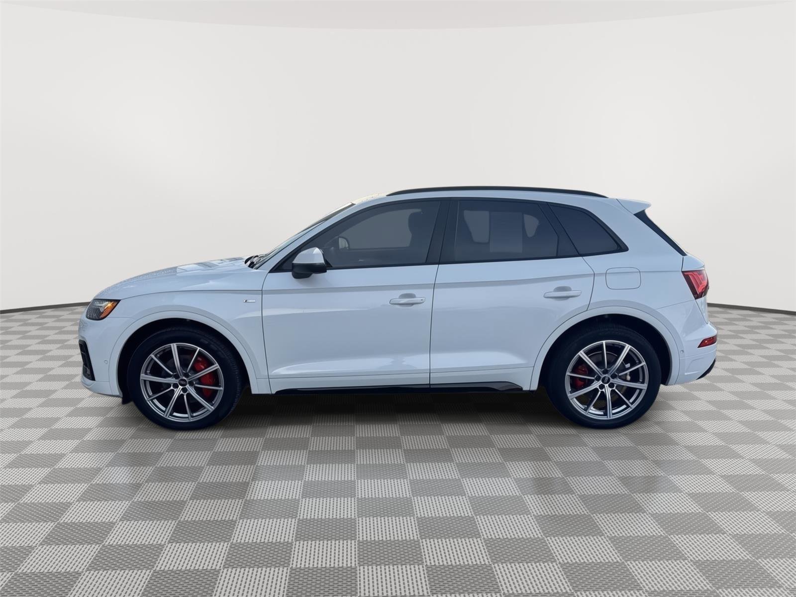 Used 2024 Audi Q5 e Prestige w/ Prestige Package image 8