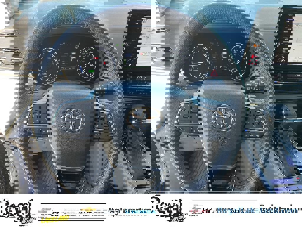 Used 2023 Toyota Sienna Limited image 32