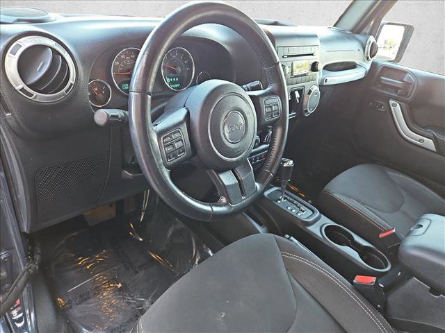 Used 2017 Jeep Wrangler Unlimited Sahara w/ Connectivity Group image 11