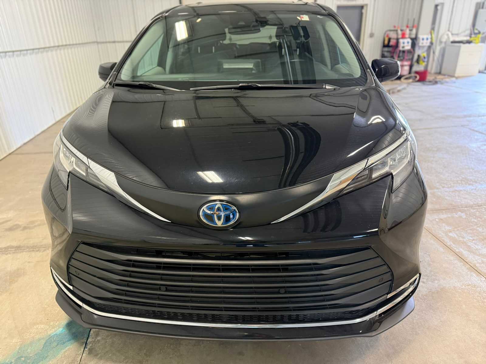 Certified 2023 Toyota Sienna XLE AWD/4WD image 6