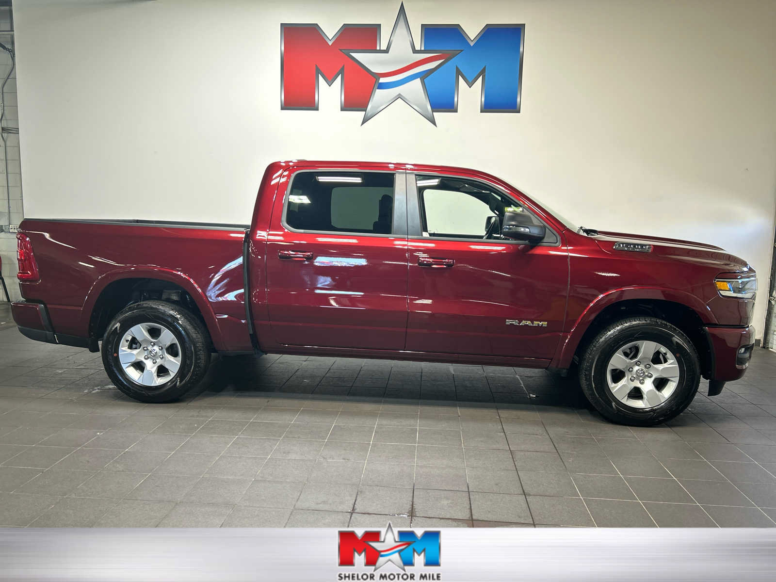 Used 2025 RAM 1500 Big Horn AWD/4WD image 1