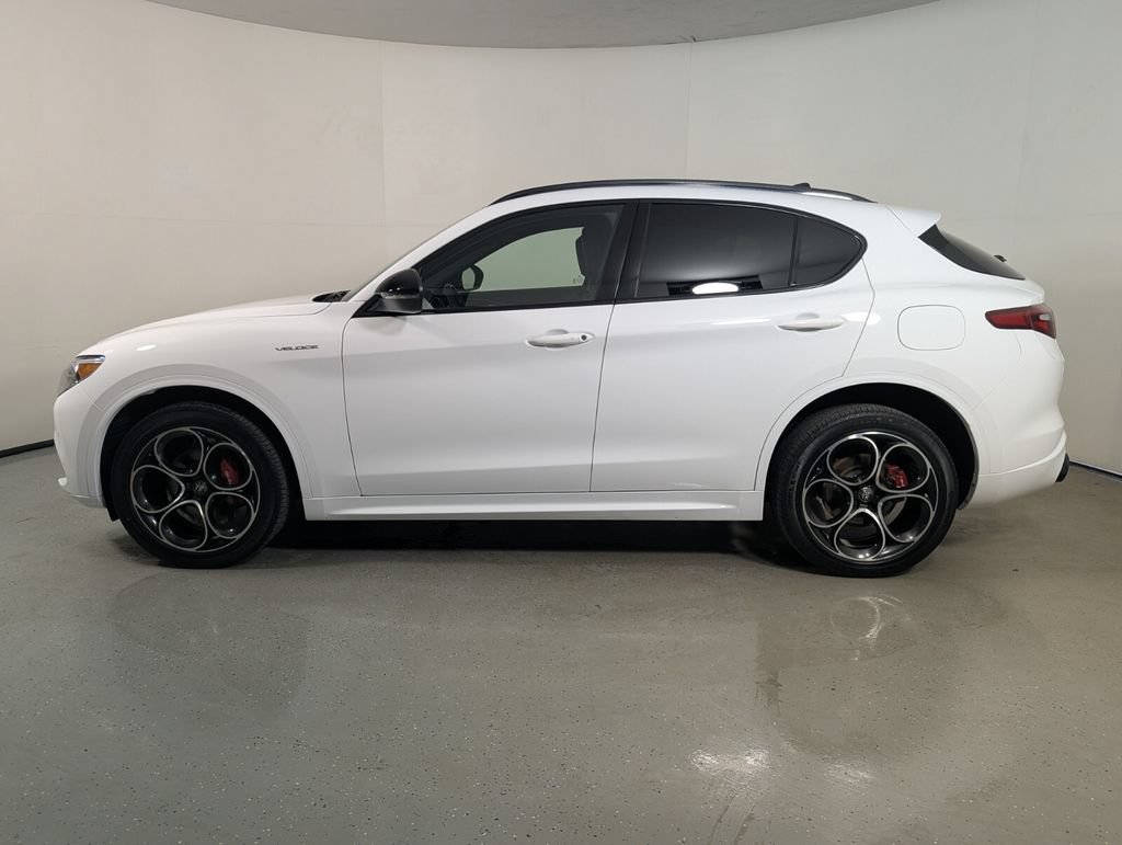 Used 2023 Alfa Romeo Stelvio Veloce AWD/4WD image 4