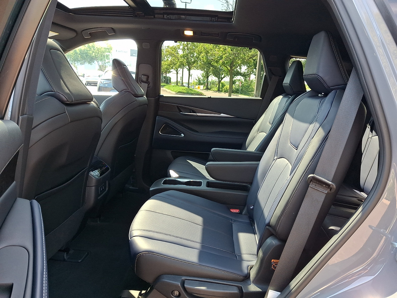 Certified 2026 INFINITI QX60 Sport w/ Dark Cargo Package AWD/4WD image 11