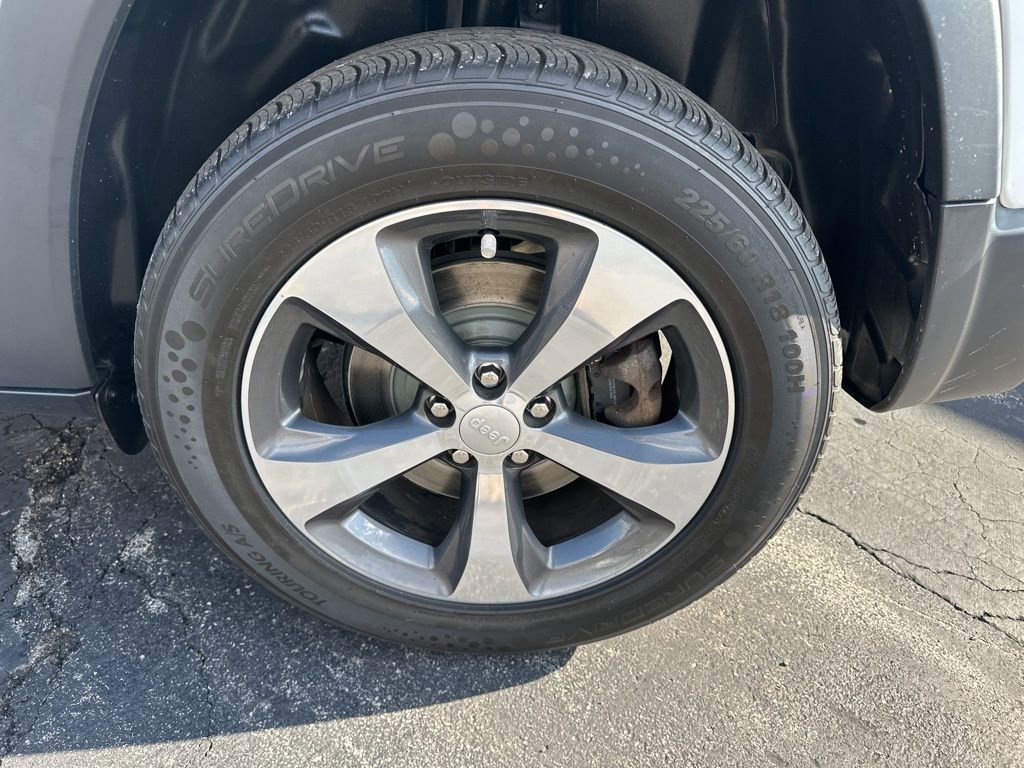 Used 2019 Jeep Cherokee Limited image 36