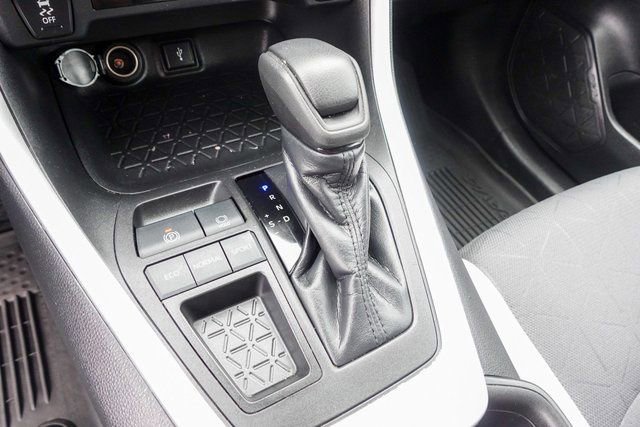 Used 2022 Toyota RAV4 XLE image 21