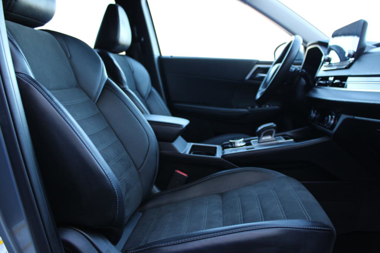 Used 2024 Mitsubishi Outlander SE Black Edition image 43