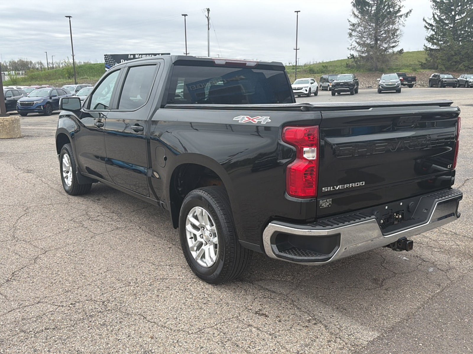 Used 2023 Chevrolet Silverado 1500 LT AWD/4WD image 6